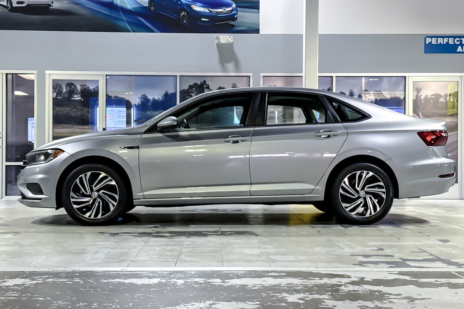 2021 Volkswagen Jetta 1.4T SEL photo 2