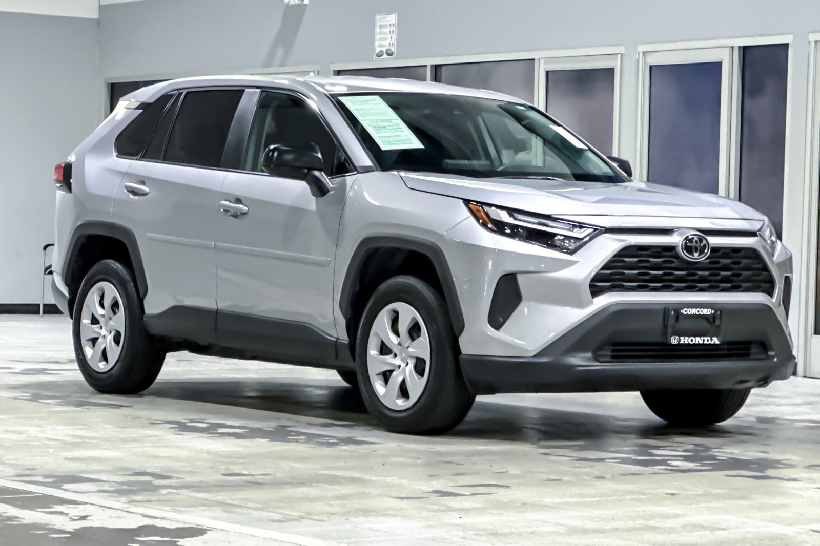 2024 Toyota RAV4 LE photo 5