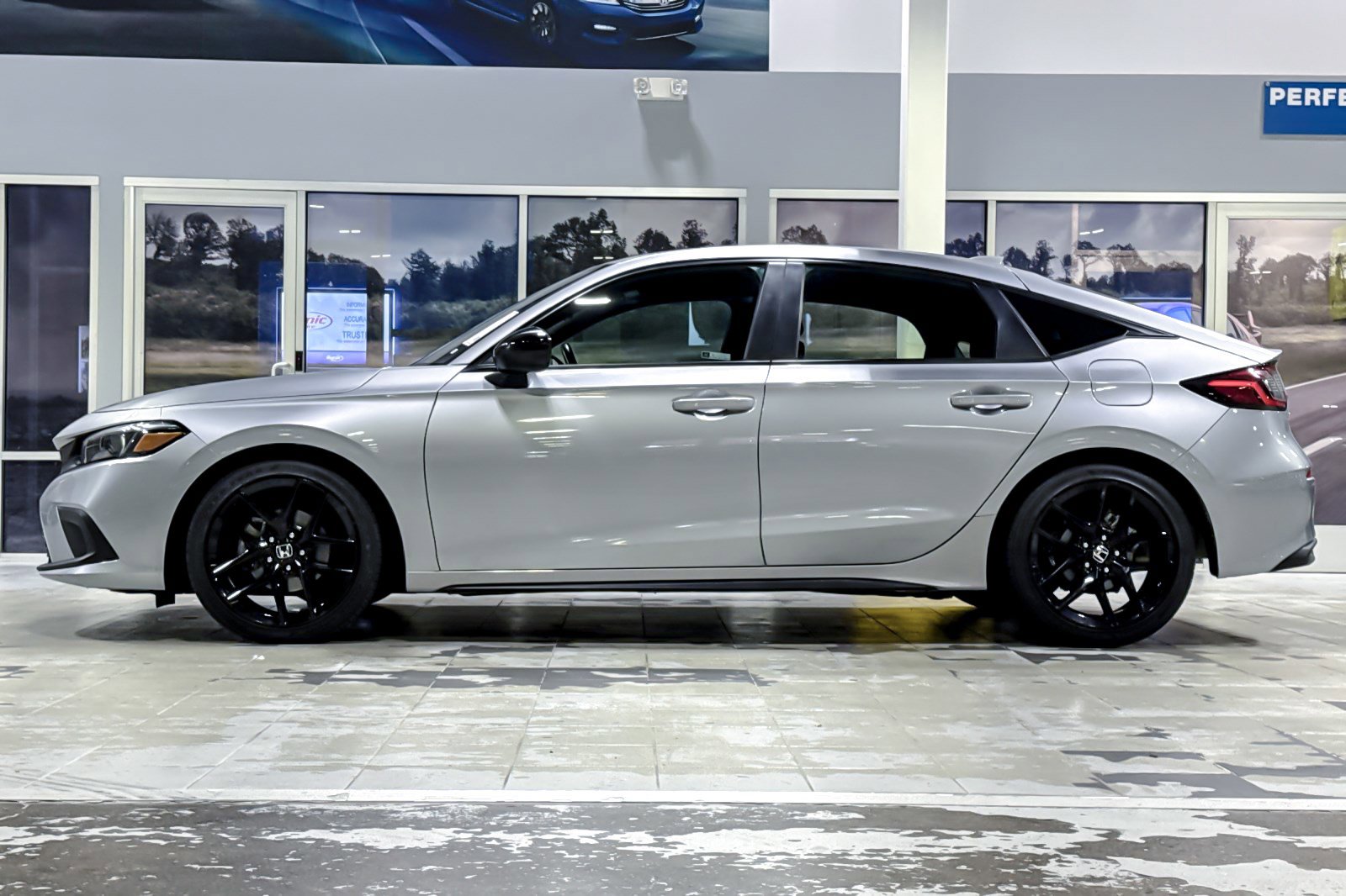 2024 Honda Civic Sport Hatchback photo 2