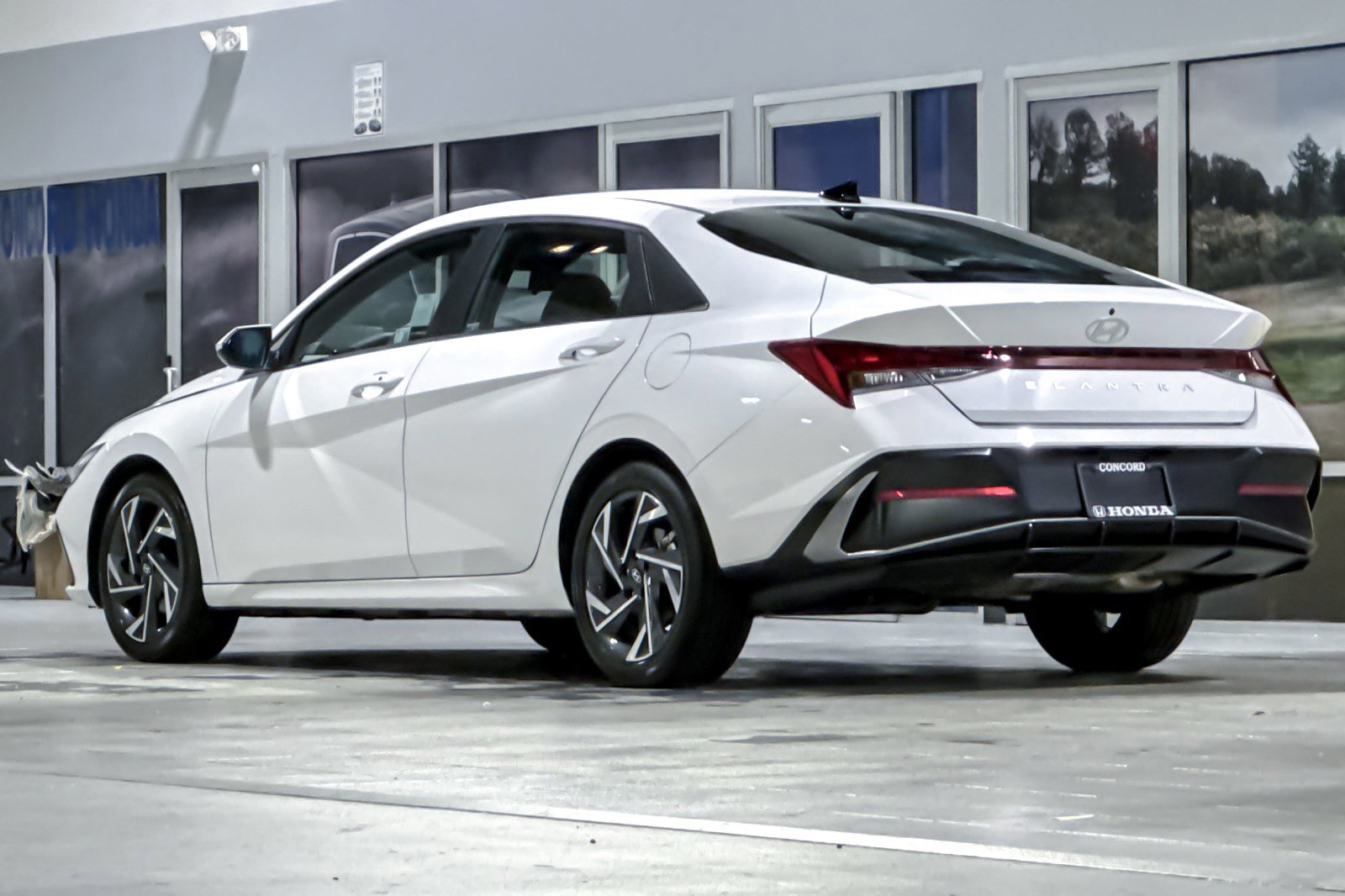 2025 Hyundai Elantra SEL Convenience photo 3