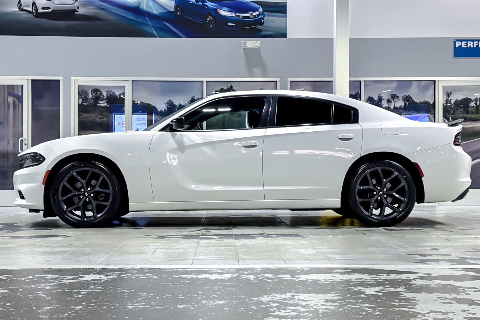 2019 Dodge Charger SXT photo 2