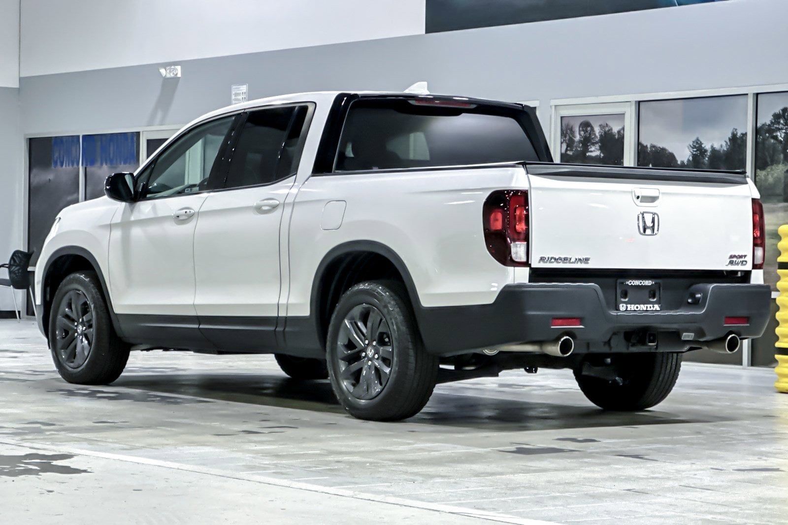 2023 Honda Ridgeline Sport photo 2