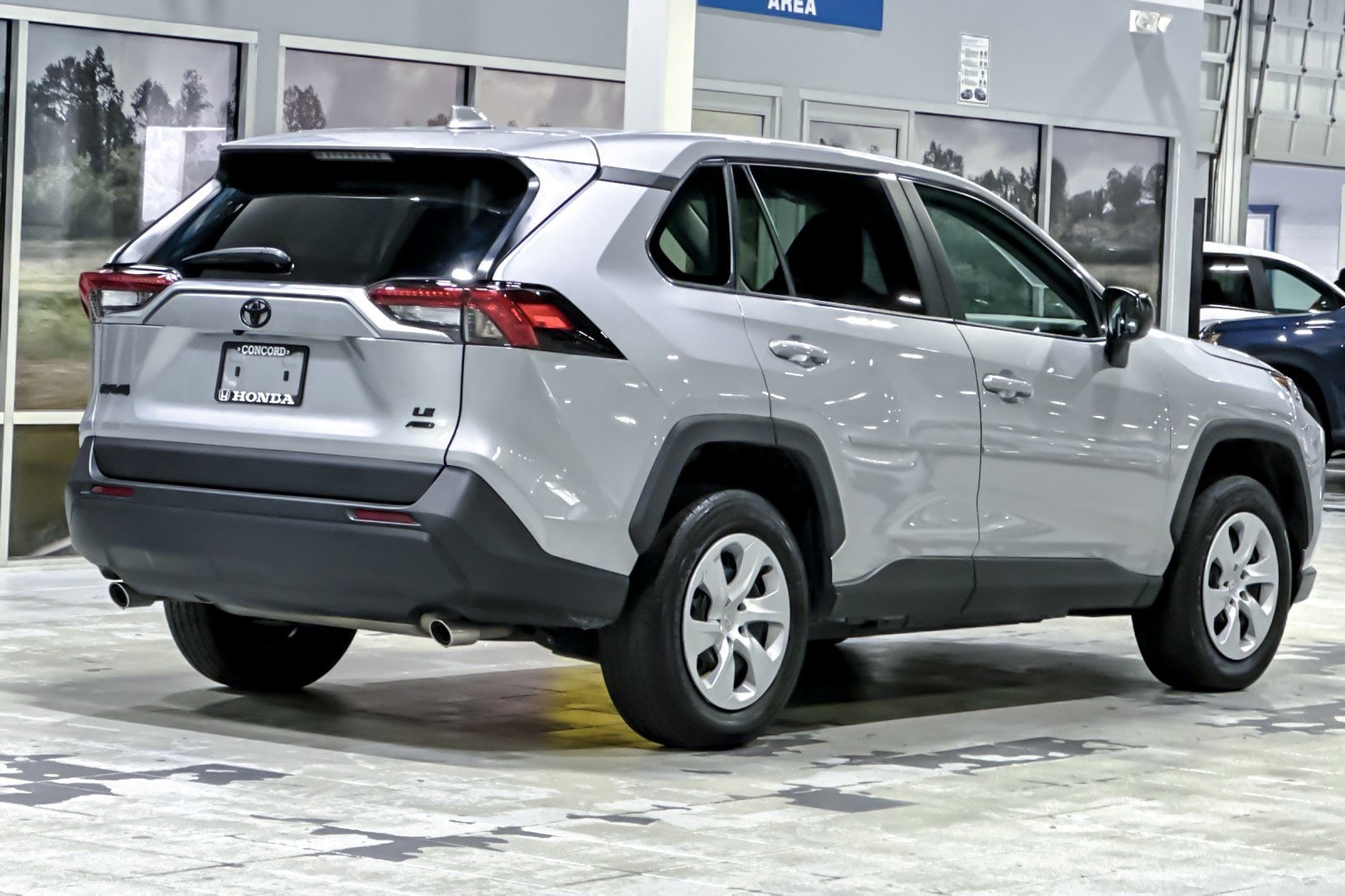 2024 Toyota RAV4 LE photo 3