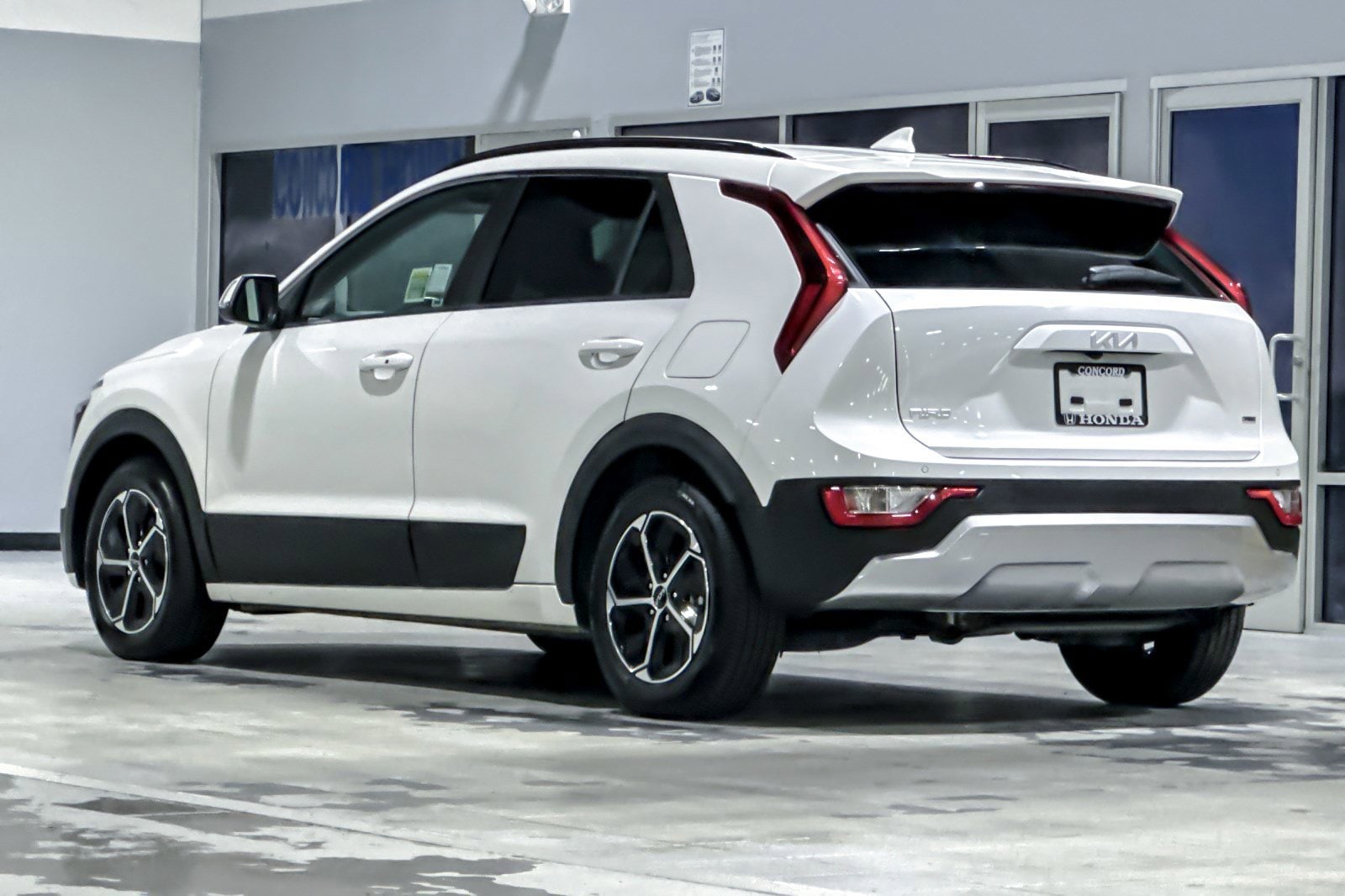 2023 Kia Niro EX photo 2