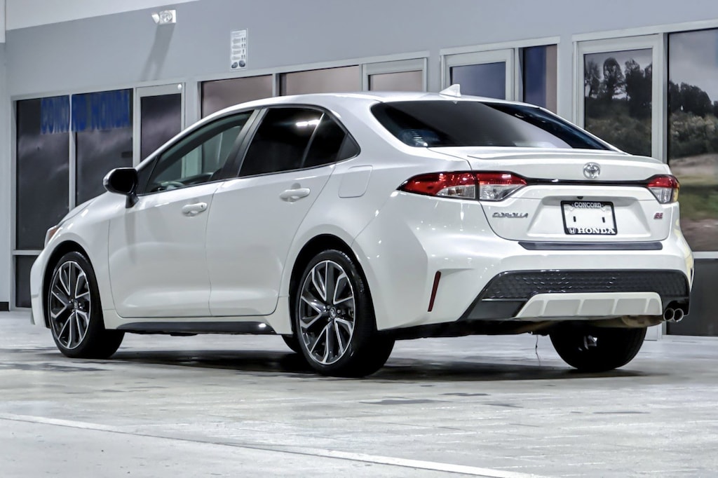 Used 2020 Toyota Corolla SE Sedan