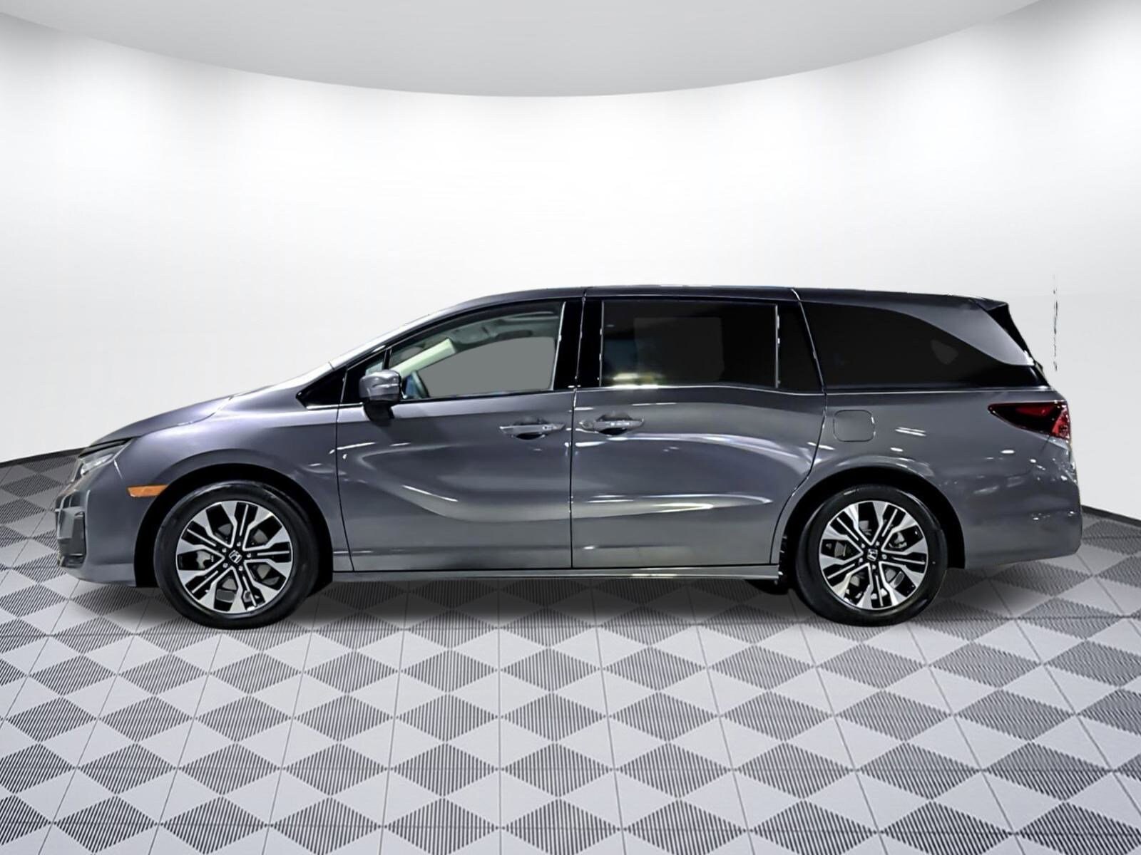 2026 Honda Odyssey Elite photo 3