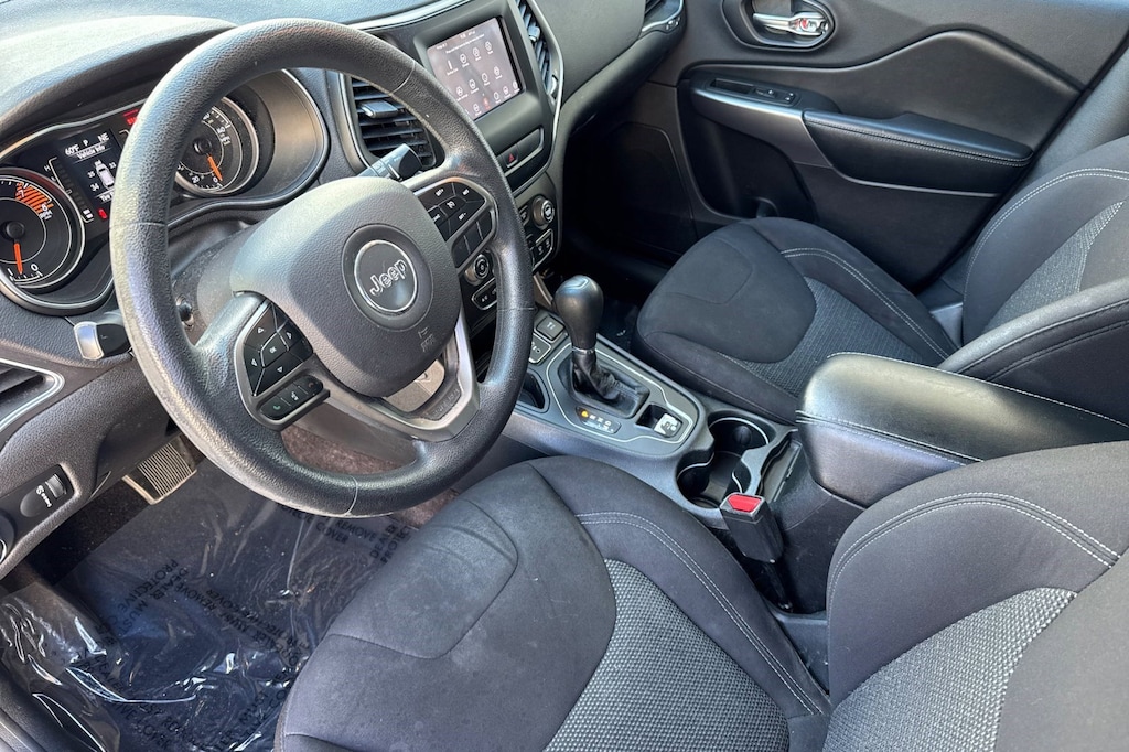 Used 2019 Jeep Cherokee Latitude FWD SUV