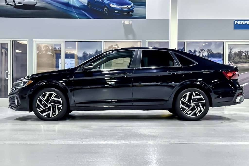 Used 2023 Volkswagen Jetta 1.5T SEL Sedan