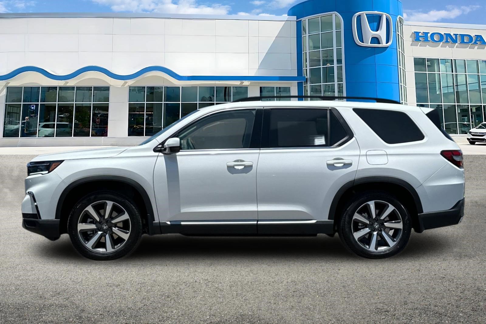 2025 Honda Pilot Touring photo 2