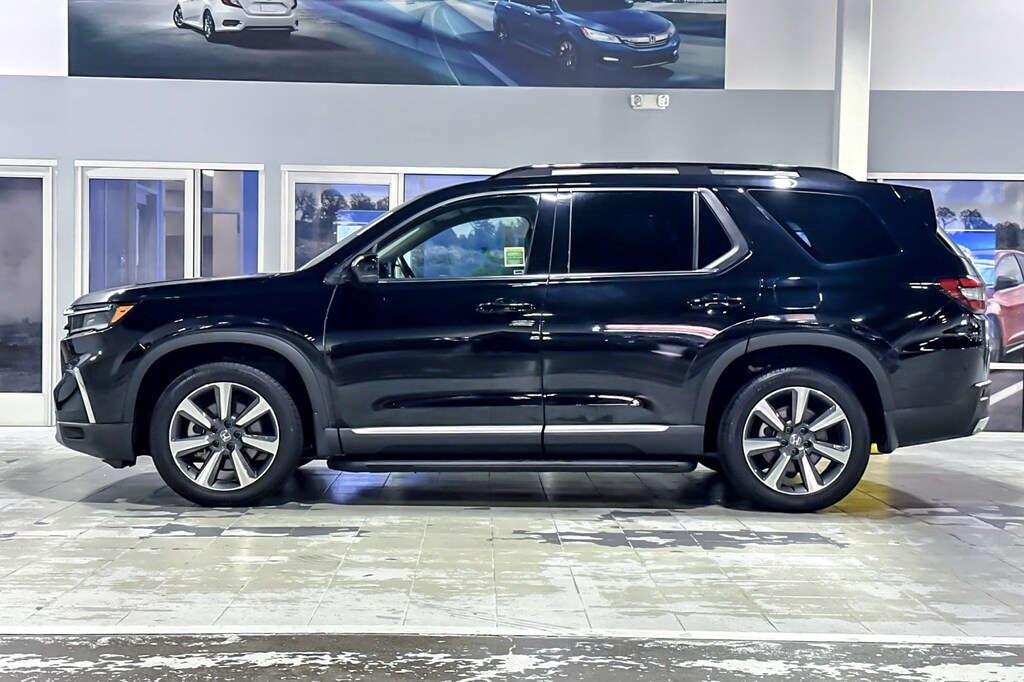 Used 2025 Honda Pilot Elite SUV