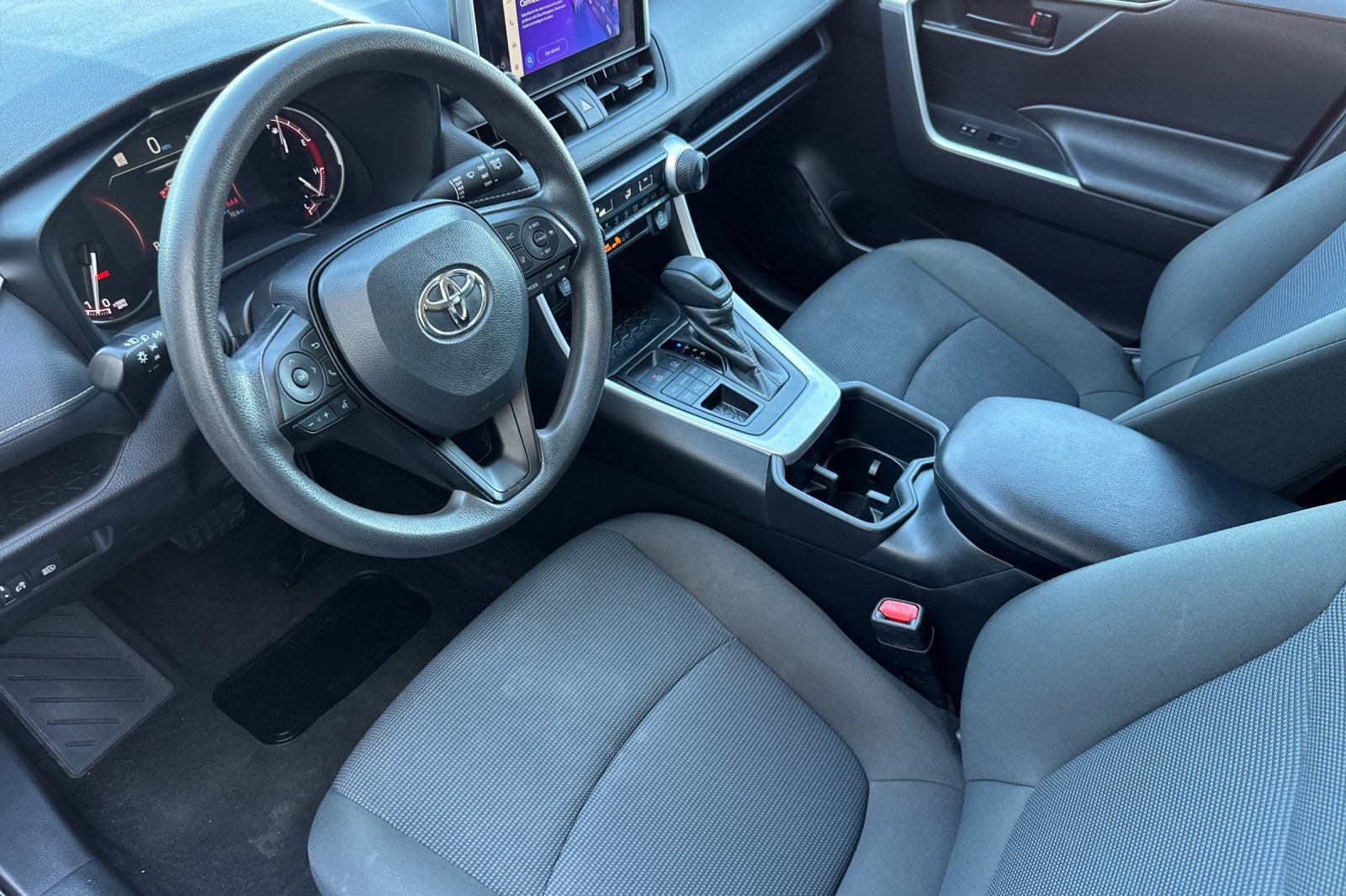 2023 Toyota RAV4 LE photo 3
