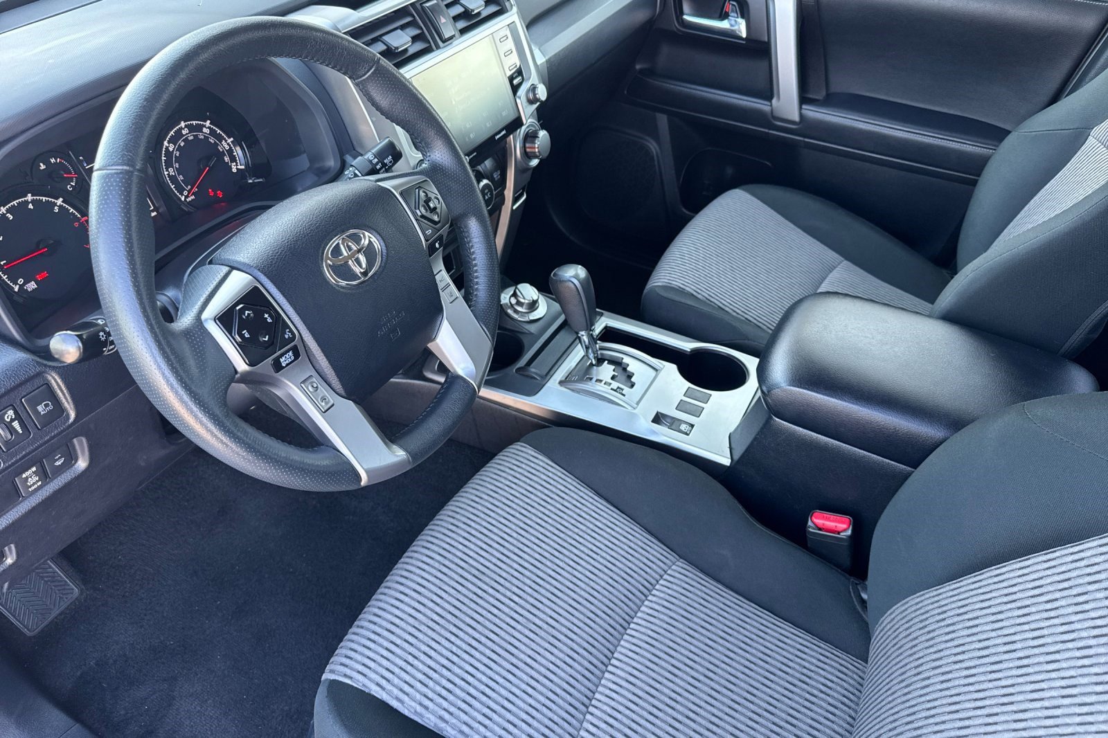 2024 Toyota 4Runner SR5 photo 4