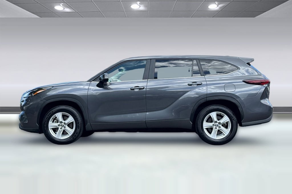 Used 2025 Toyota Highlander LE SUV