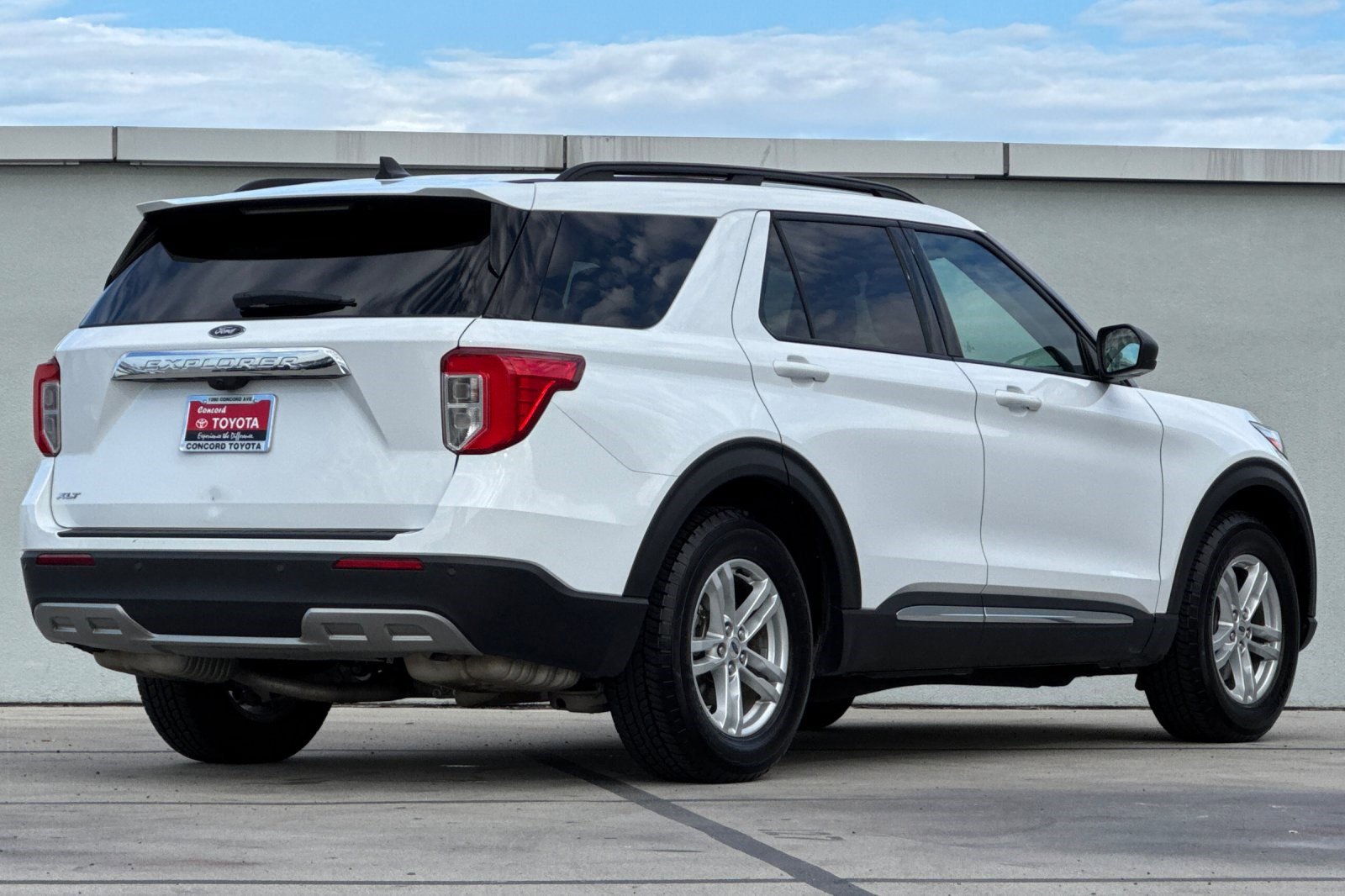 2023 Ford Explorer XLT photo 3