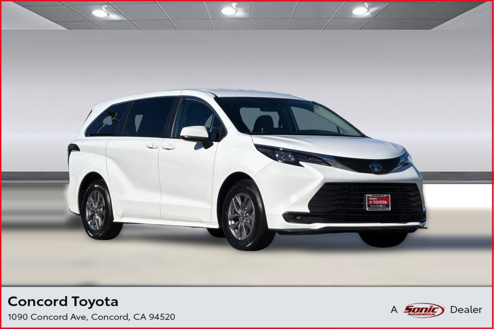 2024 Toyota Sienna LE's photo