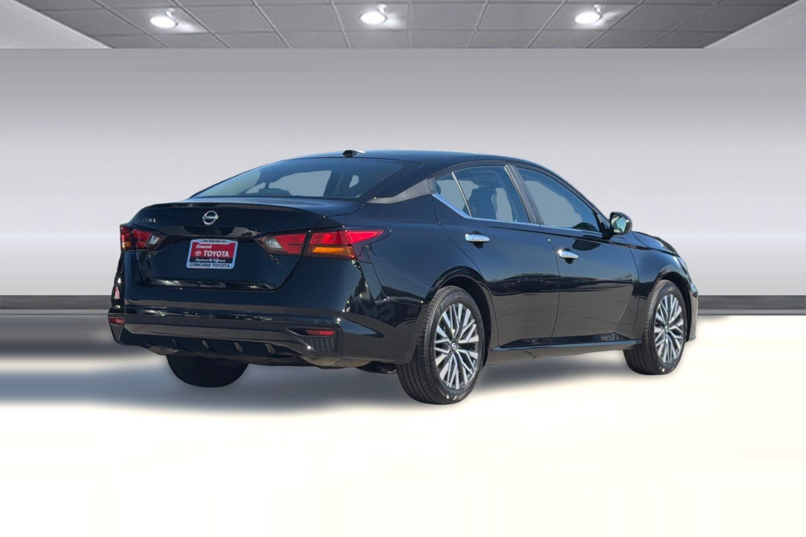 2025 Nissan Altima SV photo 2