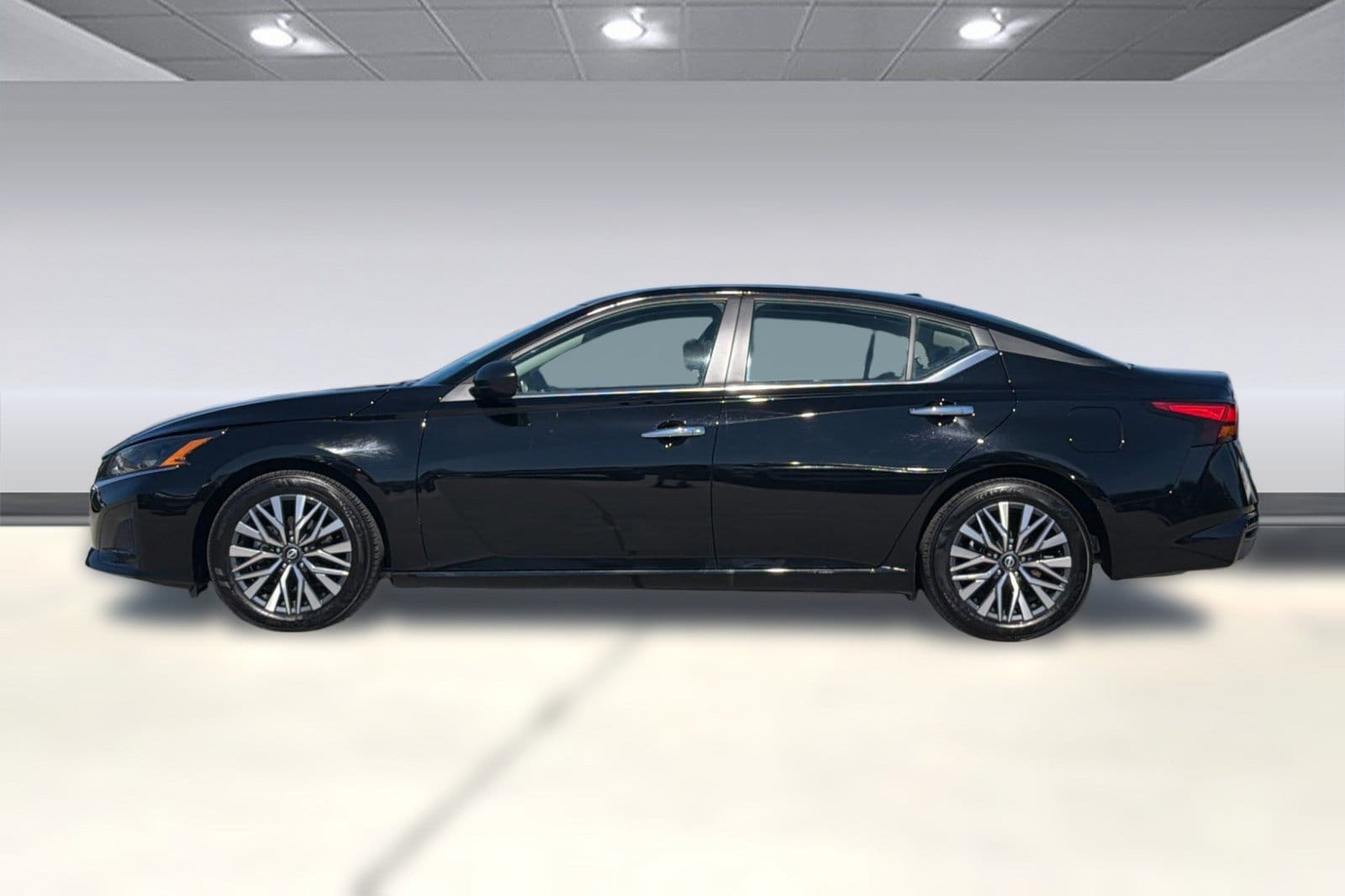 2025 Nissan Altima SV photo 5