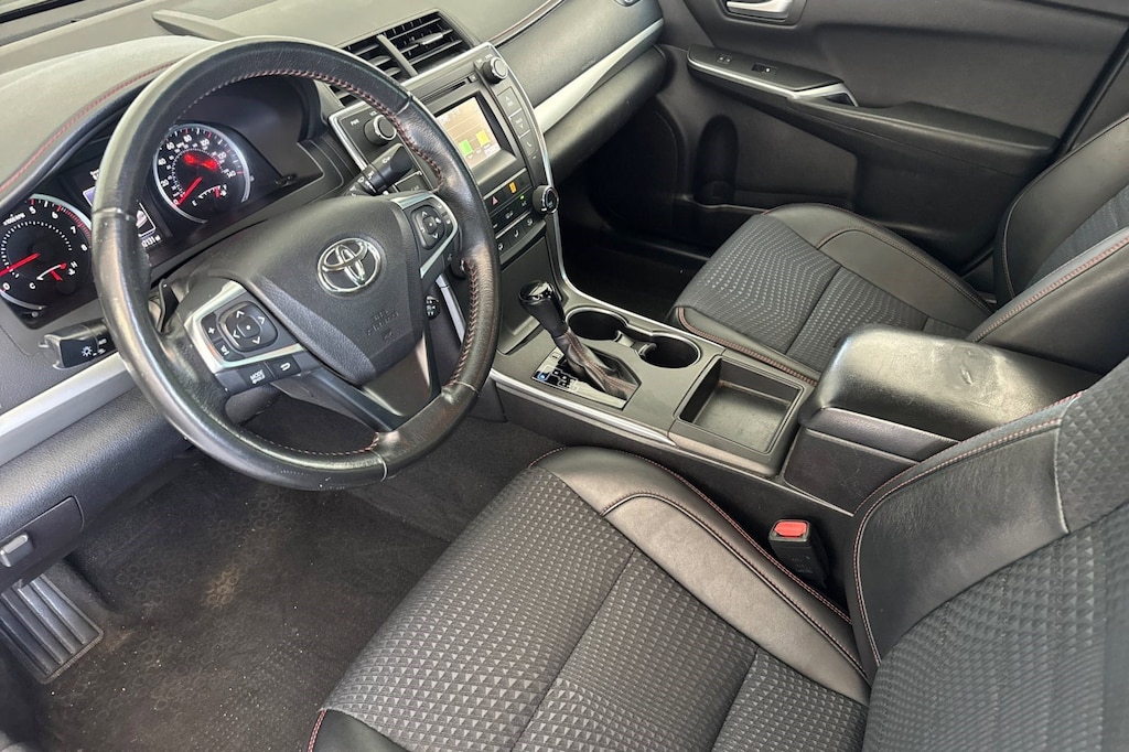 Used 2015 Toyota Camry SE Sedan