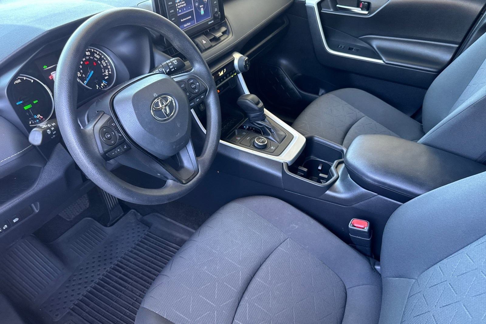 2022 Toyota RAV4 Hybrid XLE photo 4