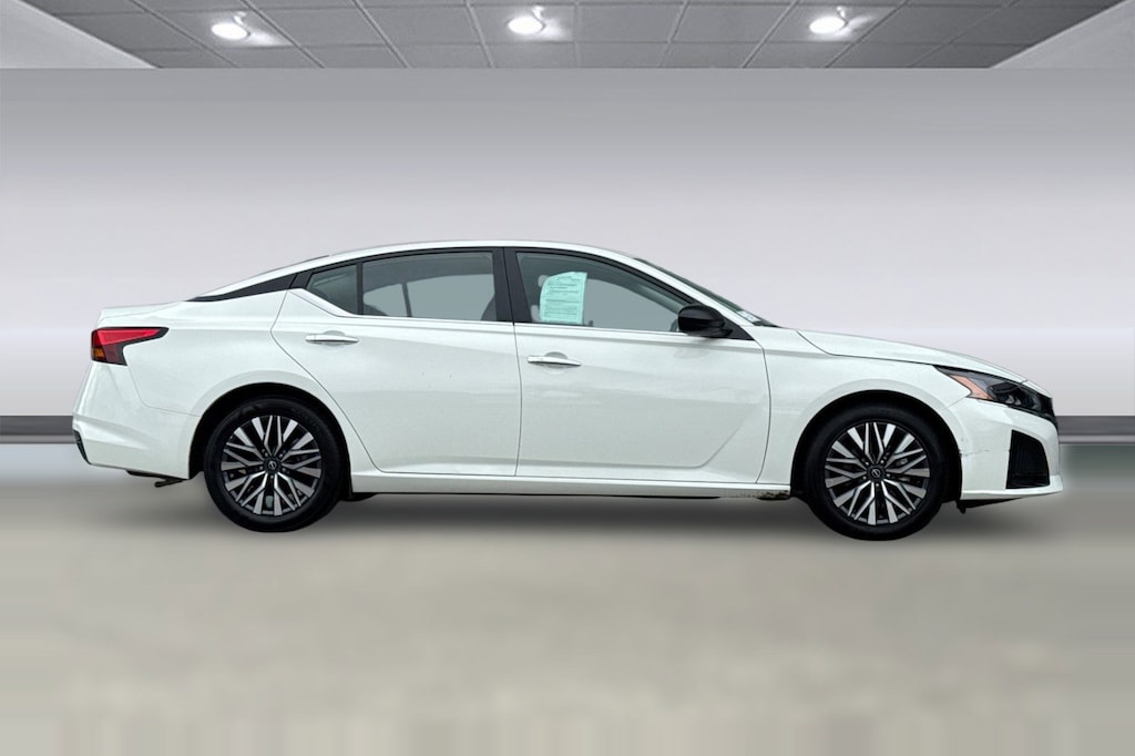 Used 2025 Nissan Altima SV Sedan