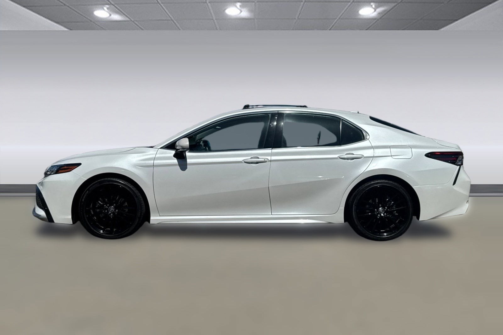 2022 Toyota Camry Hybrid Hybrid XSE photo 5