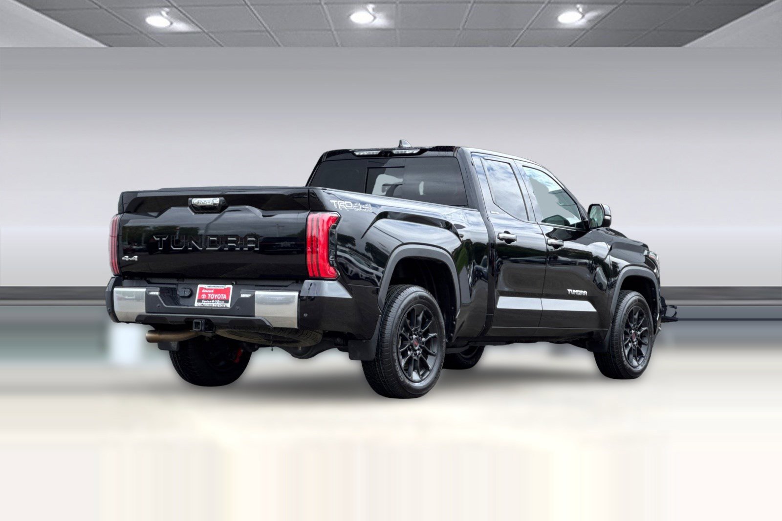 2022 Toyota Tundra Limited photo 2