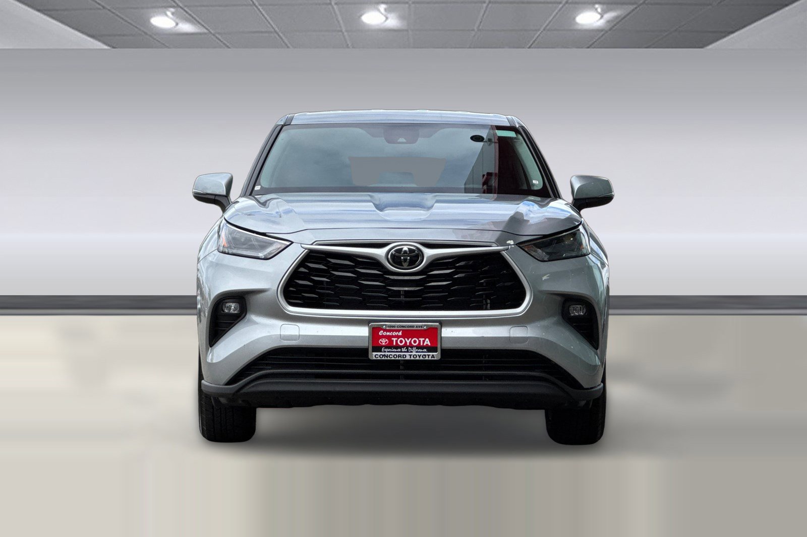 2025 Toyota Highlander LE photo 5