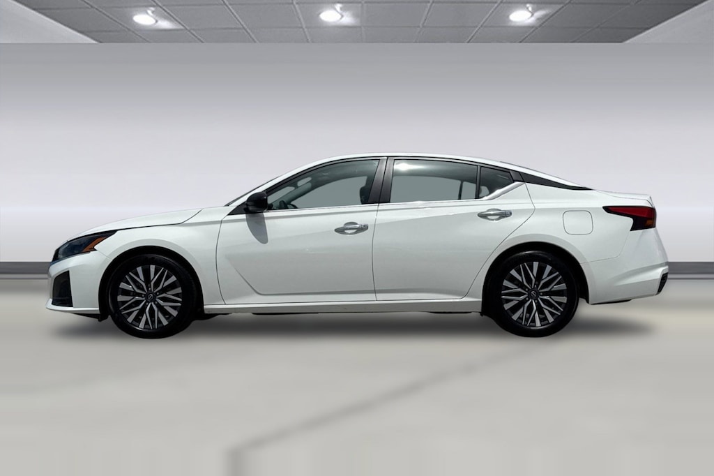 Used 2025 Nissan Altima SV Sedan