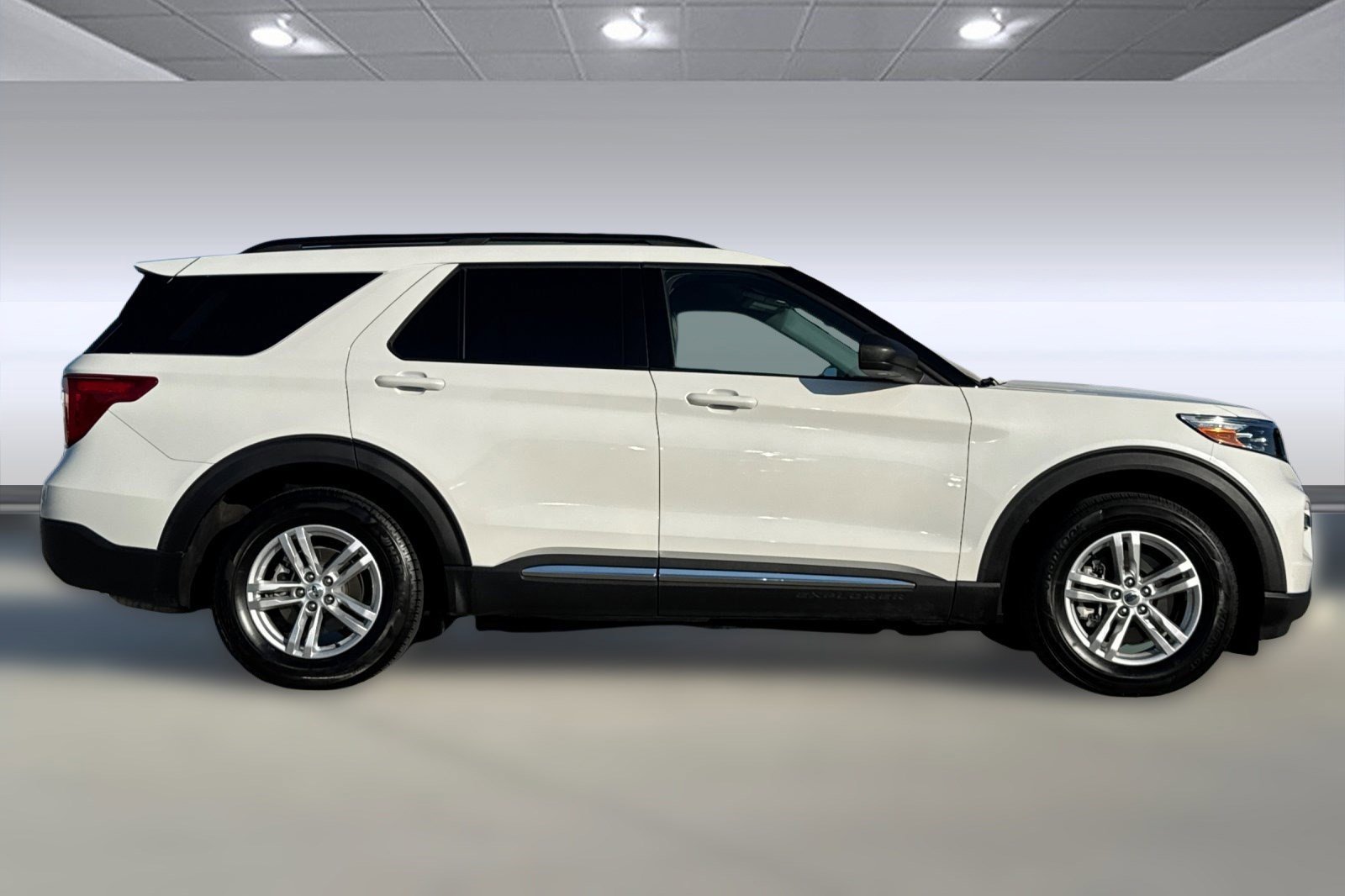 2023 Ford Explorer XLT photo 2