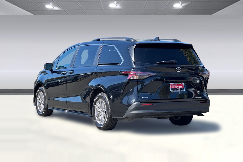 Used 2026 Toyota Sienna XLE Van Passenger Van