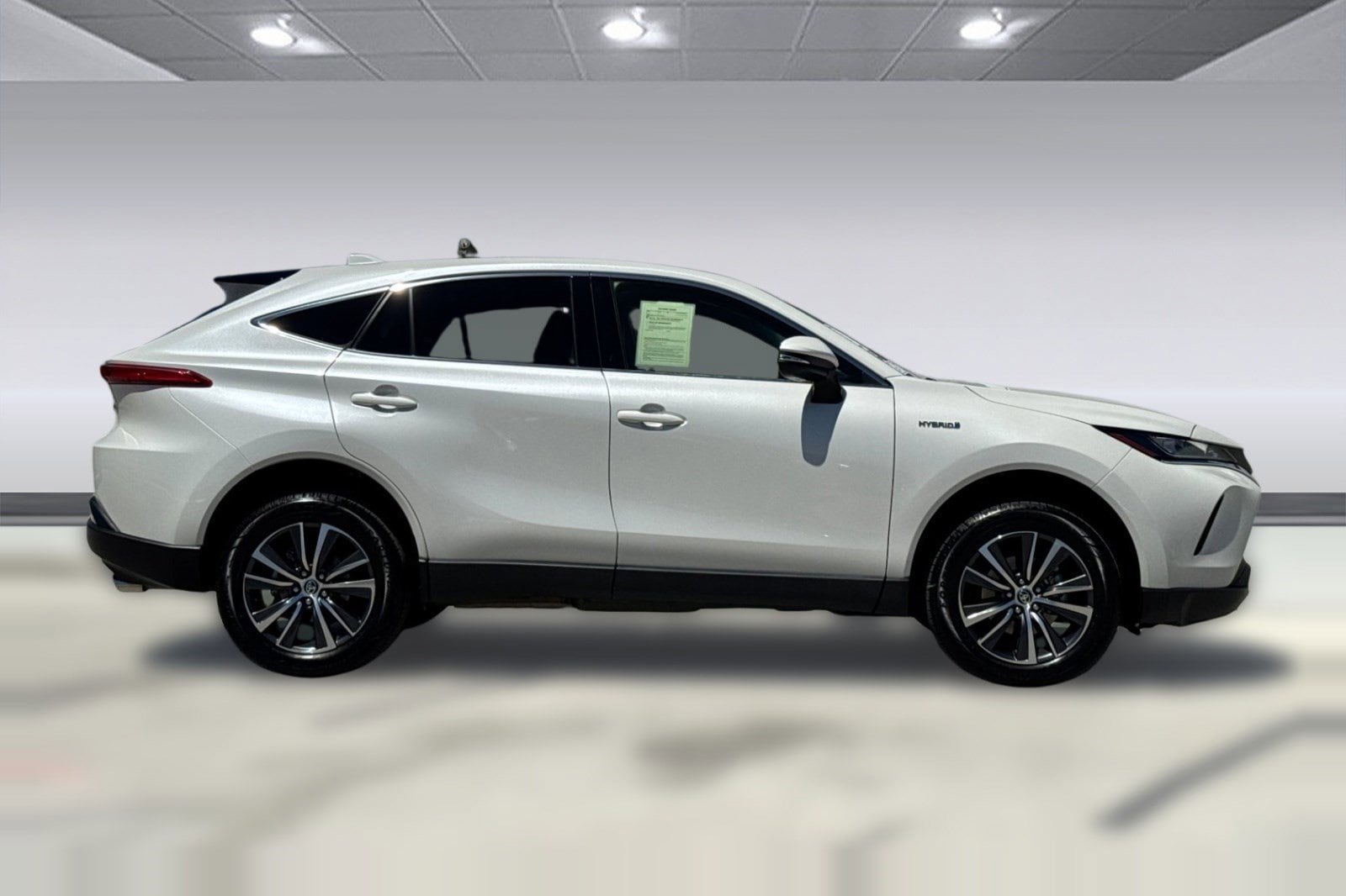 Venza LE SUV