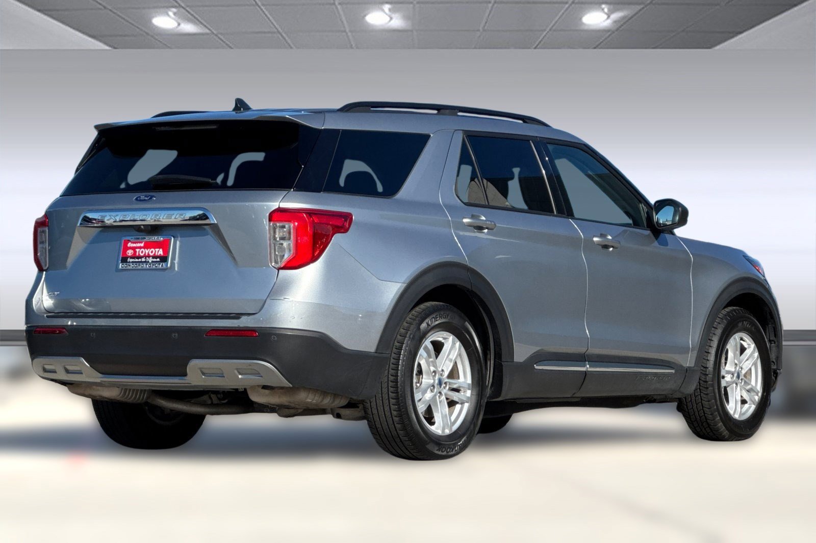 2023 Ford Explorer XLT photo 3