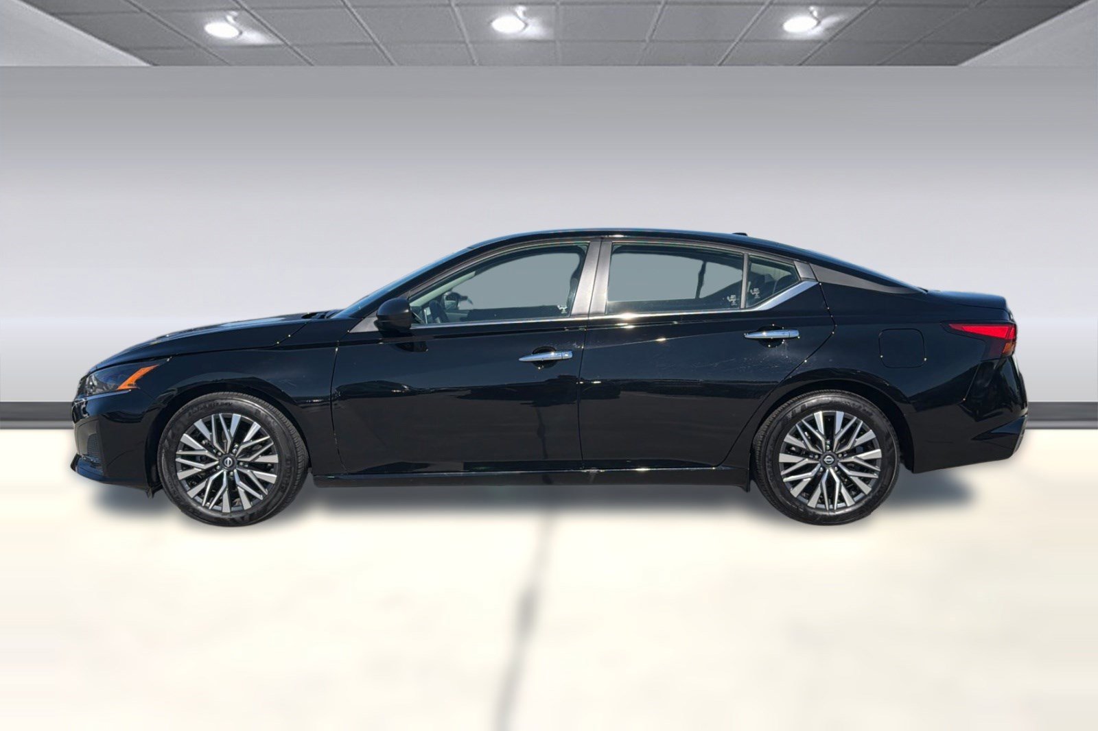 2025 Nissan Altima SV photo 6