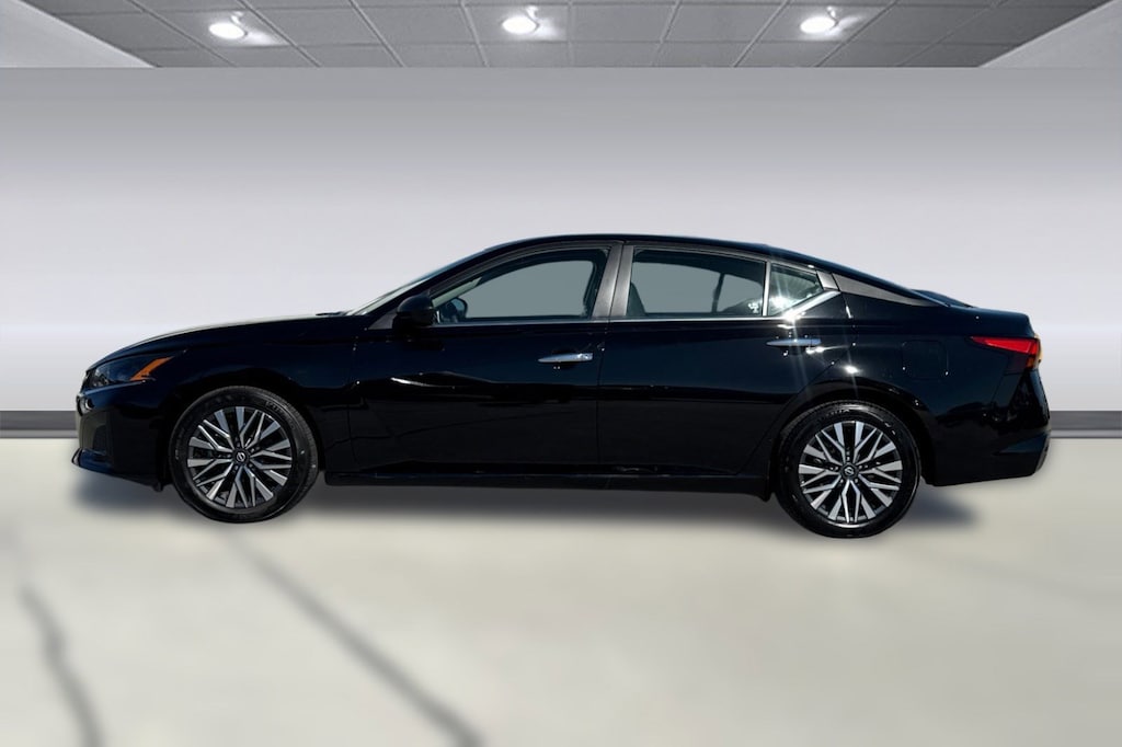 Used 2025 Nissan Altima SV Sedan