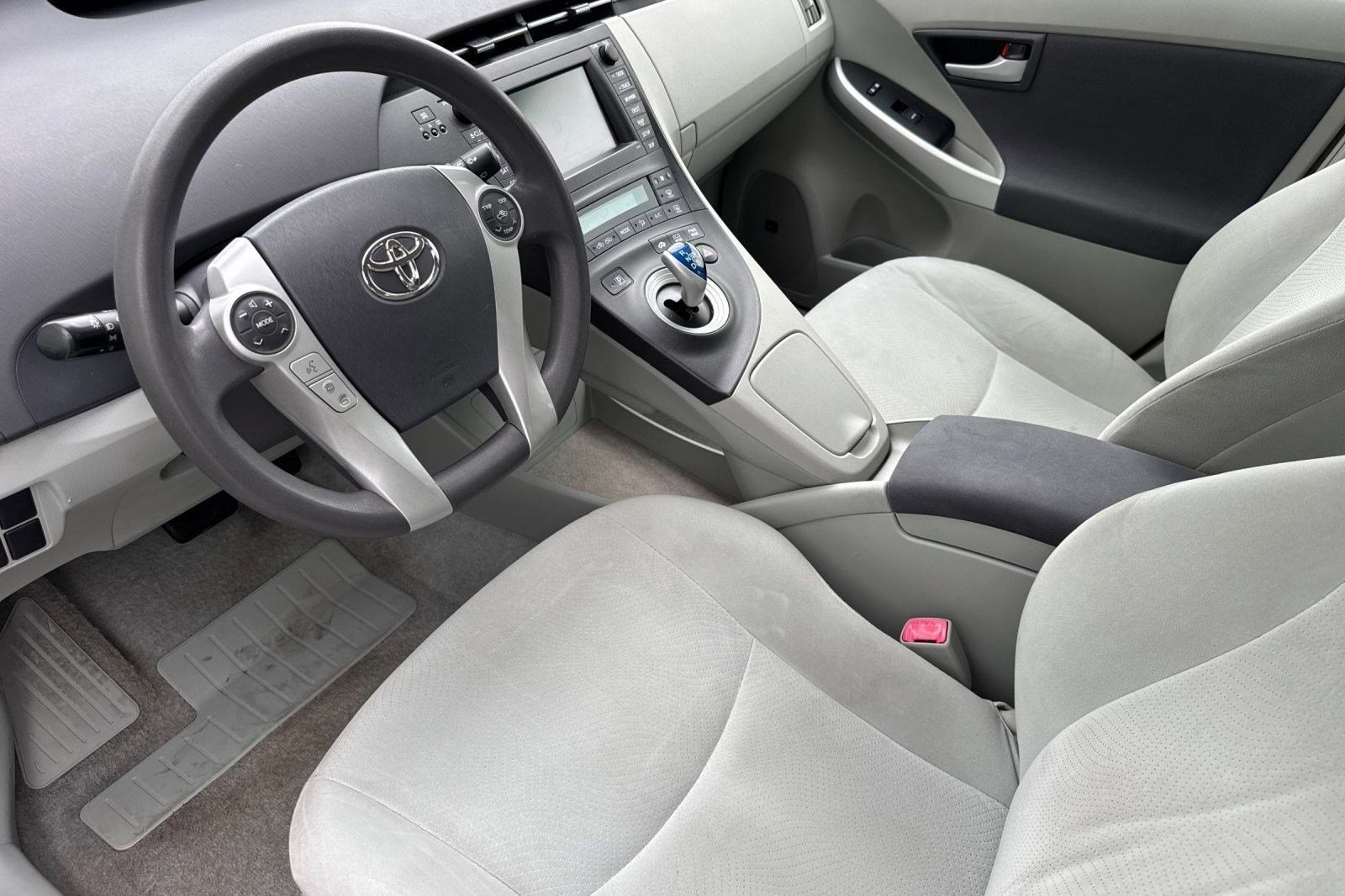 2010 Toyota Prius Three photo 4