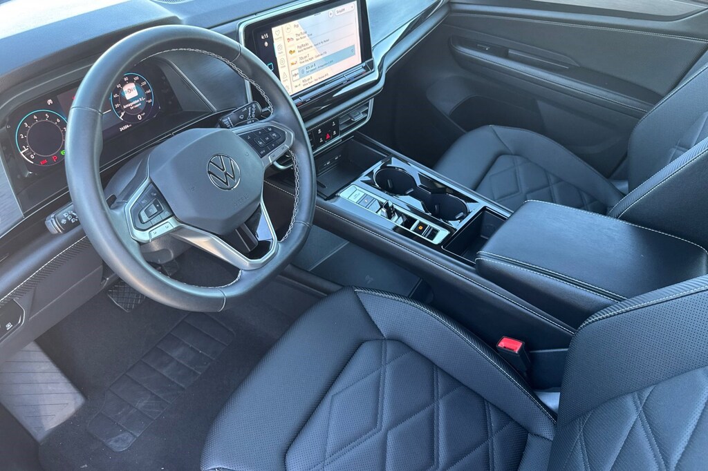 Used 2025 Volkswagen Atlas Cross Sport 2.0T SE w/Technology SUV