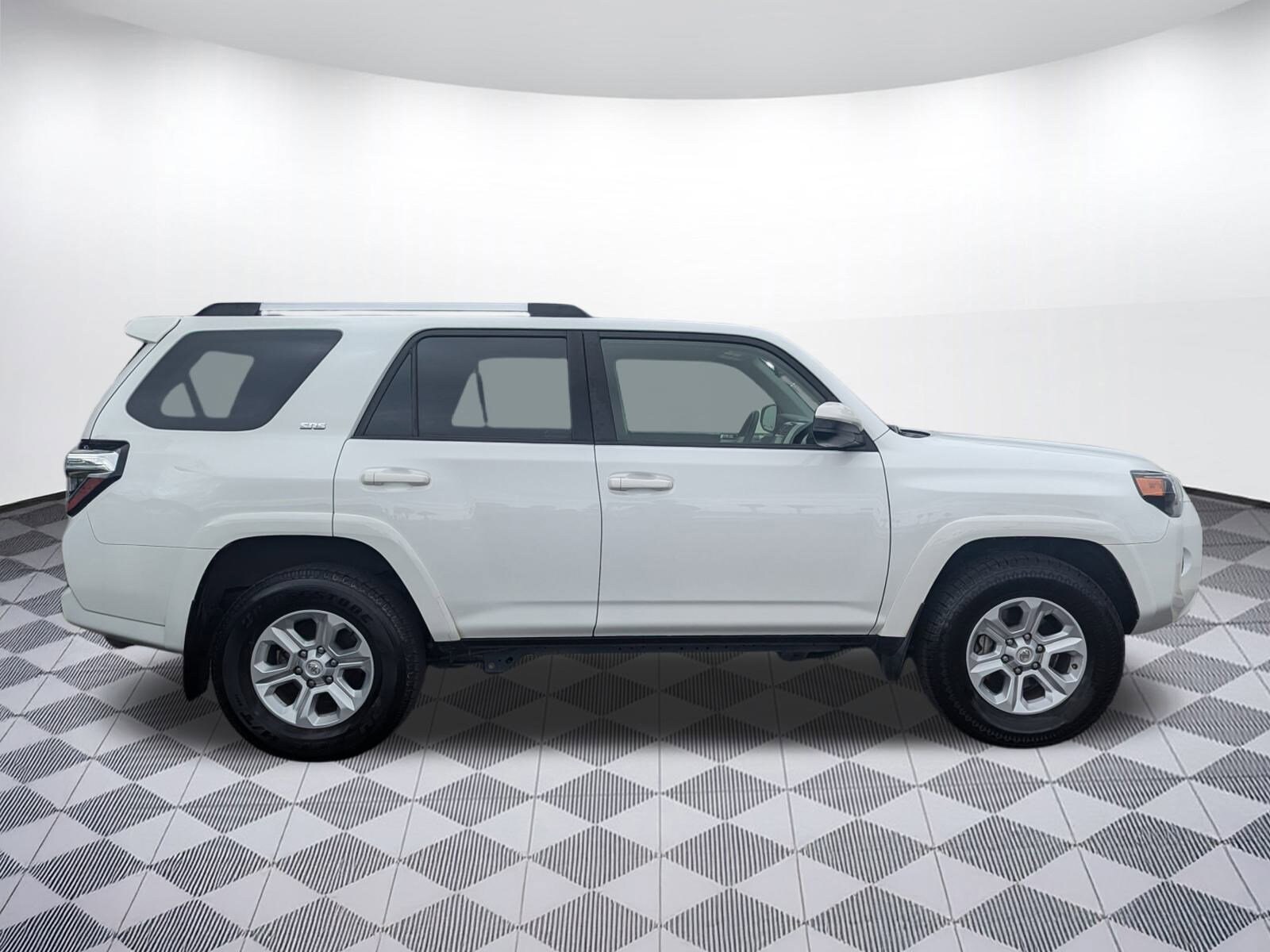 2024 Toyota 4Runner SR5 photo 3