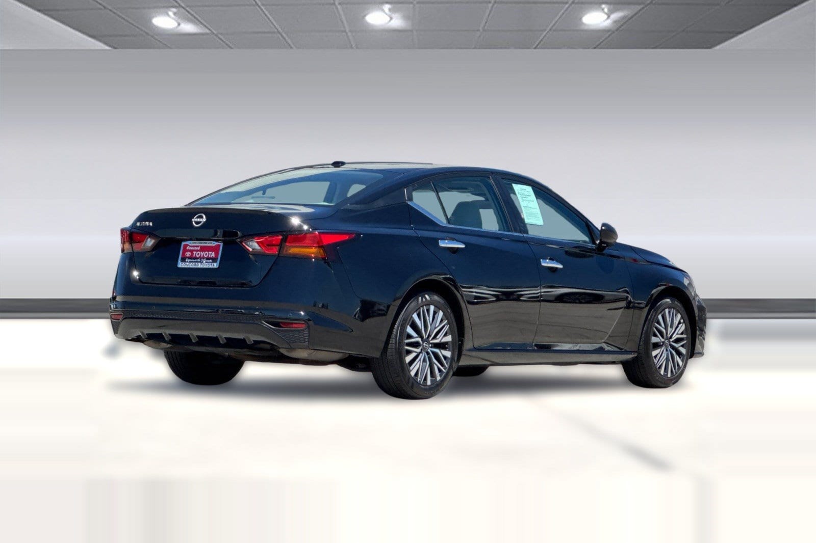 2025 Nissan Altima SV - Photo 9