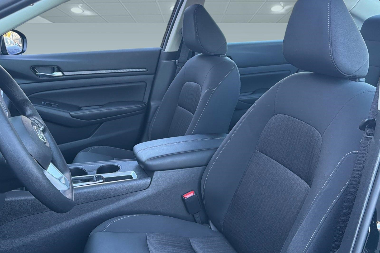 2025 Nissan Altima SV photo 4