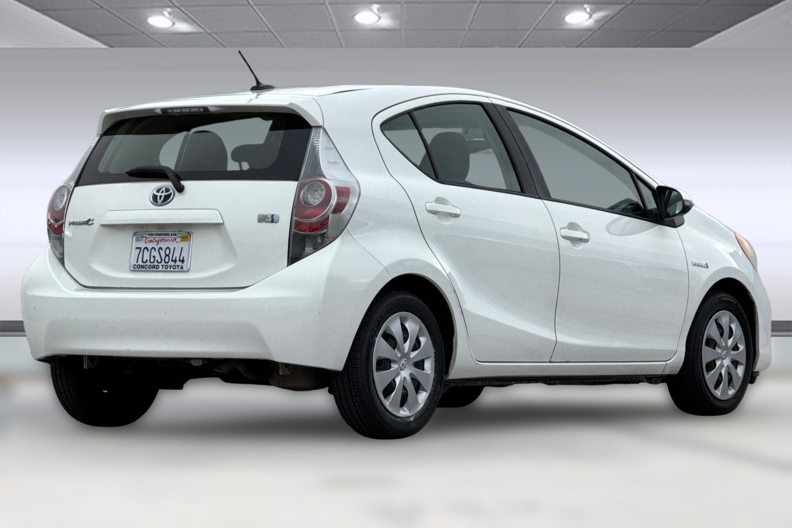 2013 Toyota Prius C Three photo 3