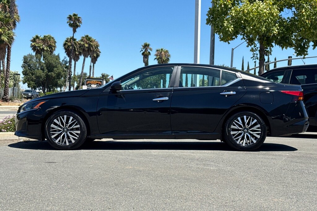 Used 2025 Nissan Altima SV Sedan