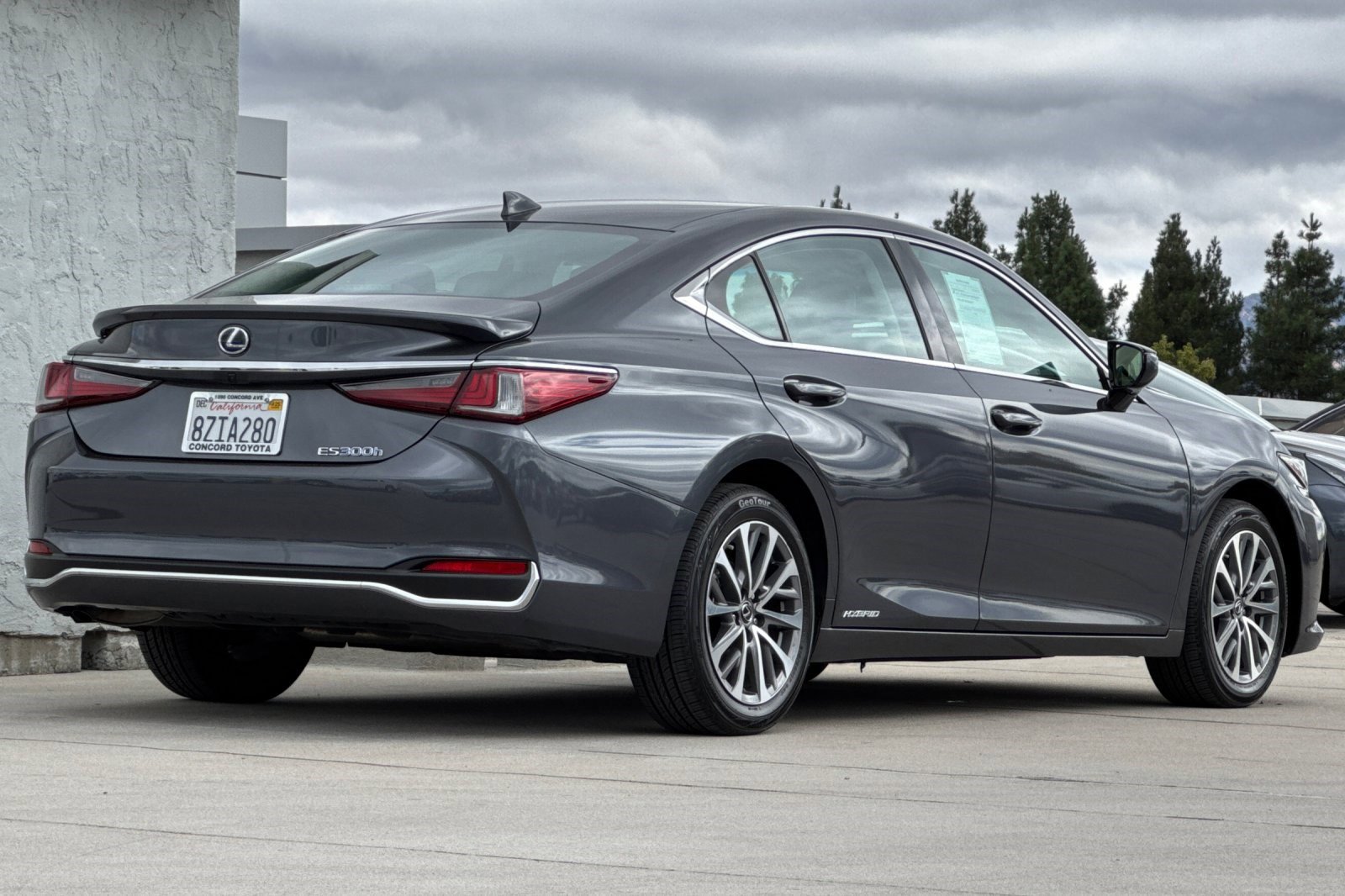 2022 Lexus ES 300h photo 3