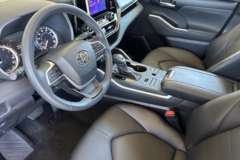 Used 2026 Toyota Highlander Limited SUV
