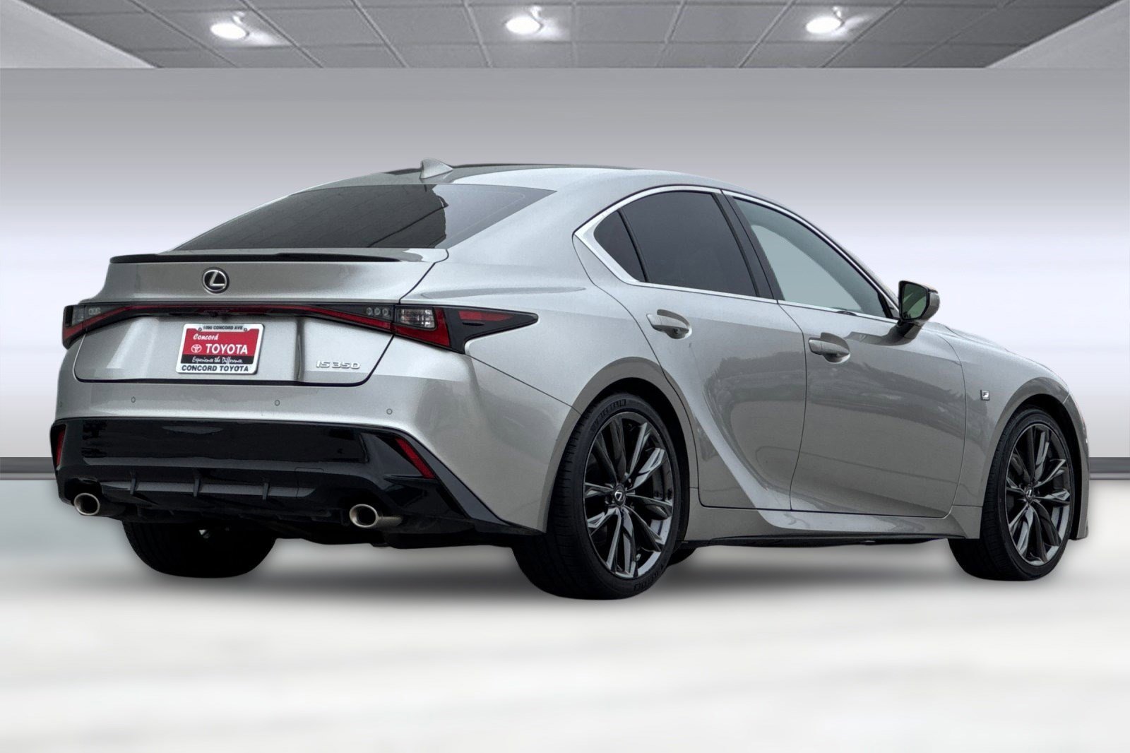2023 Lexus IS 350 F SPORT photo 3