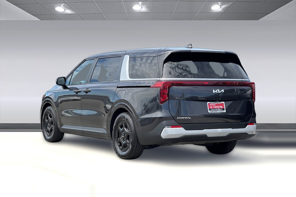 Used 2026 Kia Carnival LXS Van Passenger Van