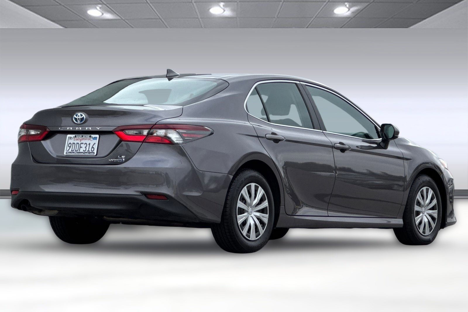 2023 Toyota Camry Hybrid LE photo 4
