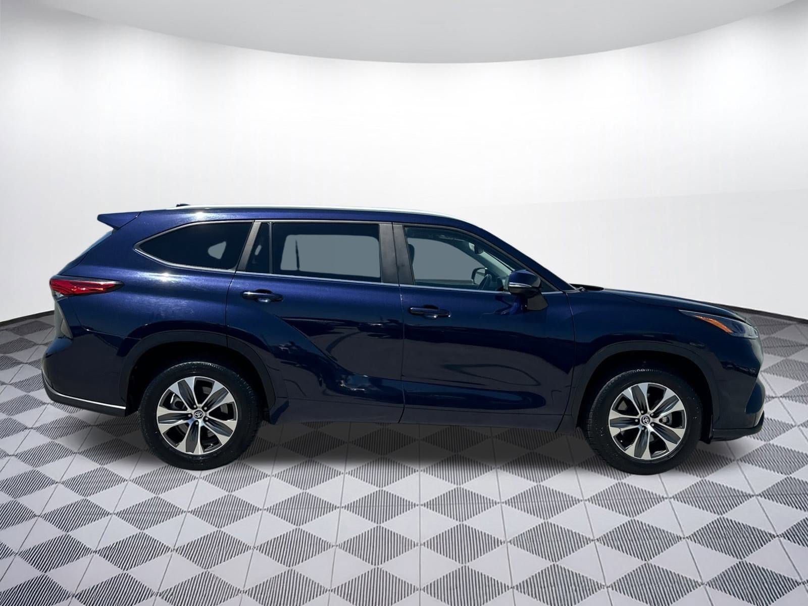 Used 2023 Toyota Highlander XLE with VIN 5TDKDRAH3PS000071 for sale in Concord, CA