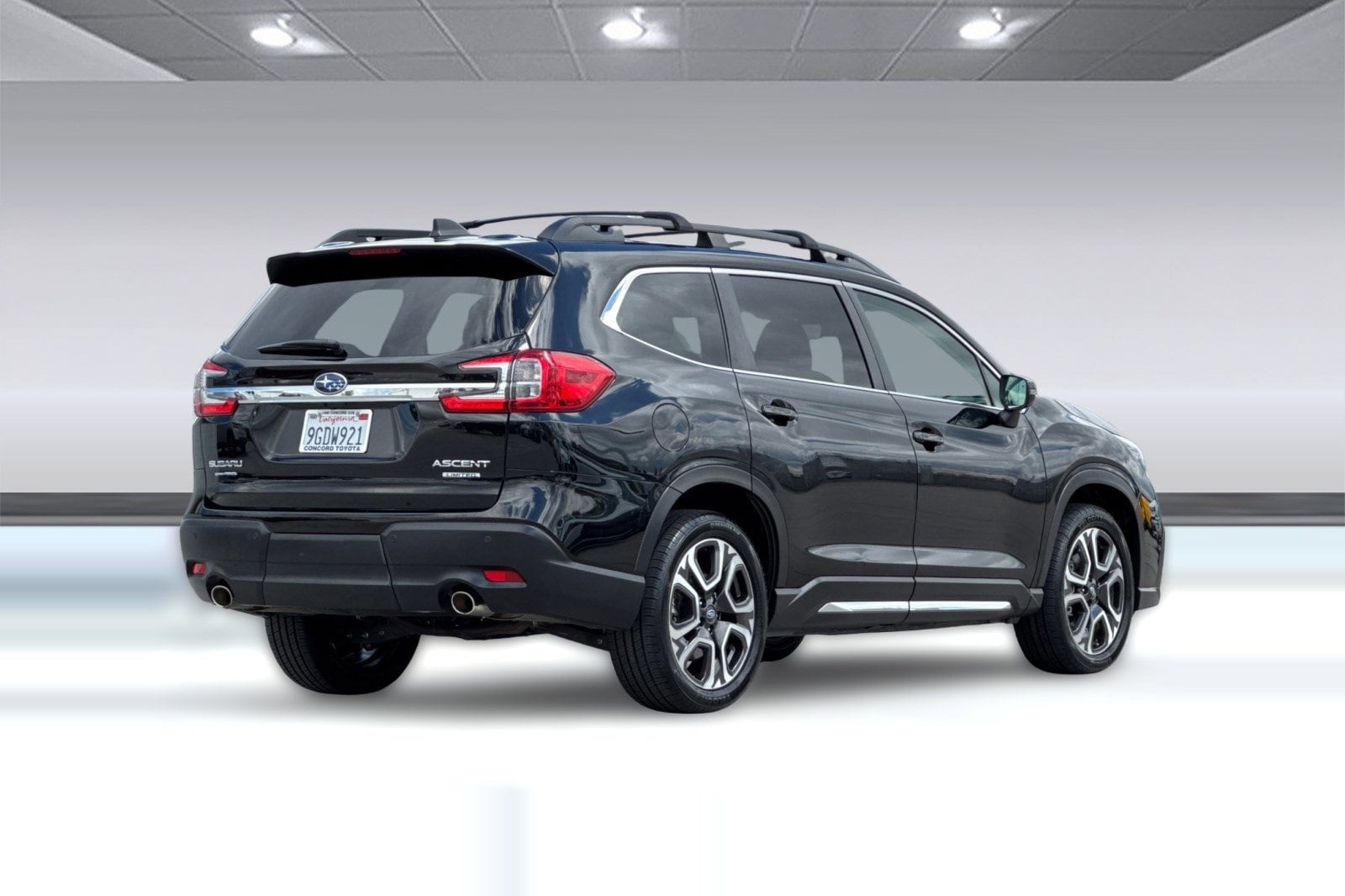 2023 Subaru Ascent Limited photo 2