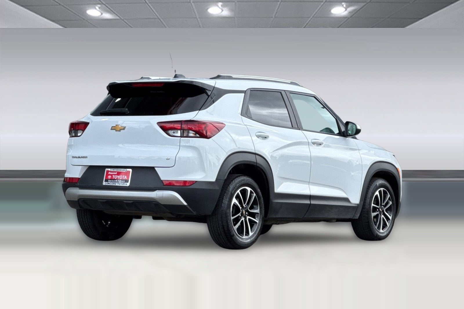 2025 Chevrolet Trailblazer LT photo 2