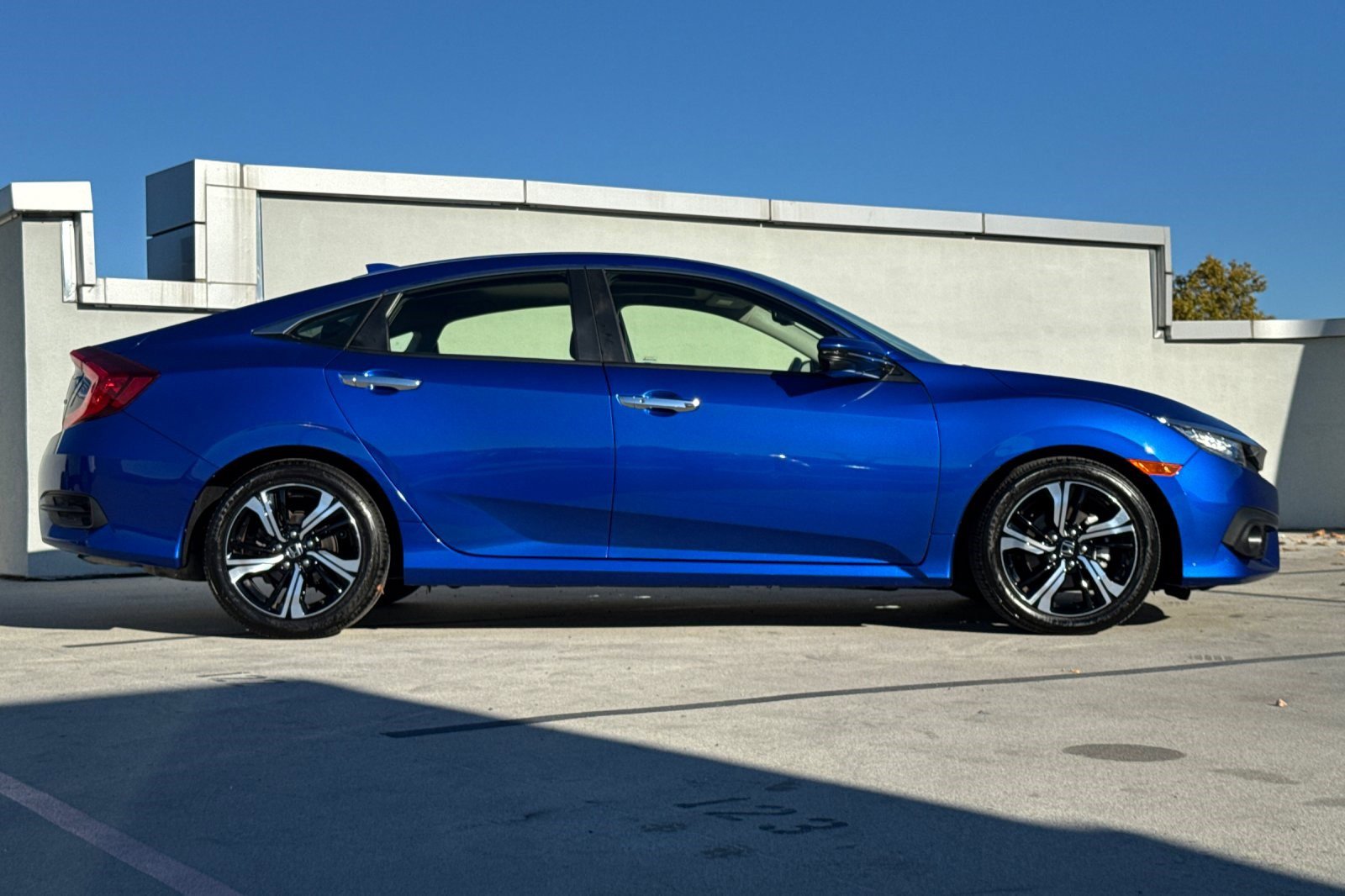 2018 Honda Civic Touring photo 2